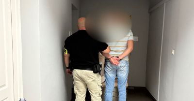 42-latek przyjechał autem na komisariat po alkoholu